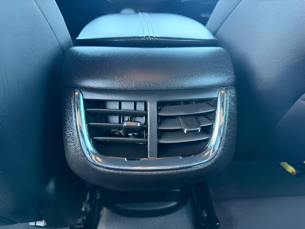 Used 2025 Chevrolet Malibu LT FWD image 14