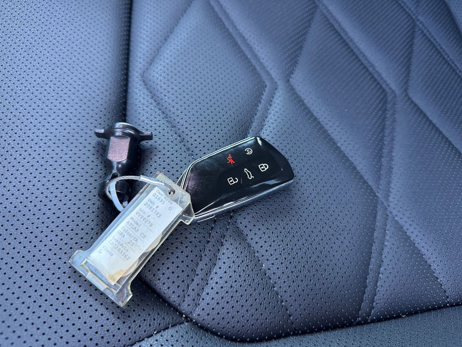 Used 2025 Volkswagen Atlas Cross Sport SE image 21