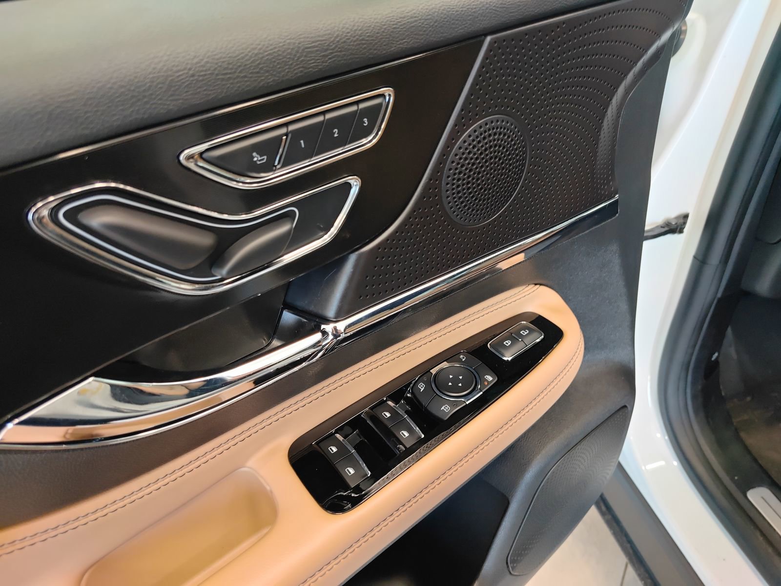 Used 2023 Lincoln Corsair Reserve w/ Equipment Group 201A image 9