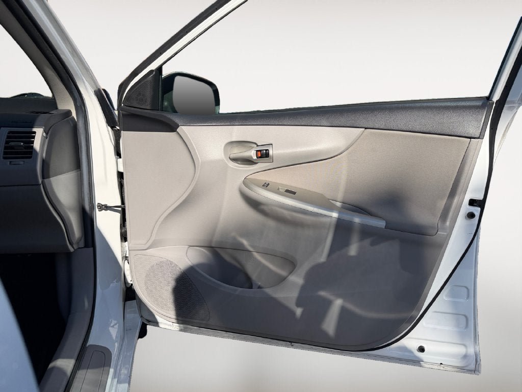 Used 2011 Toyota Corolla LE FWD image 25