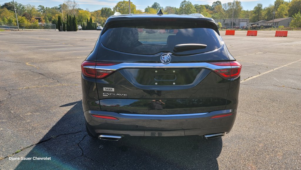Used 2021 Buick Enclave Essence w/ Sound and Sites Package AWD/4WD image 10