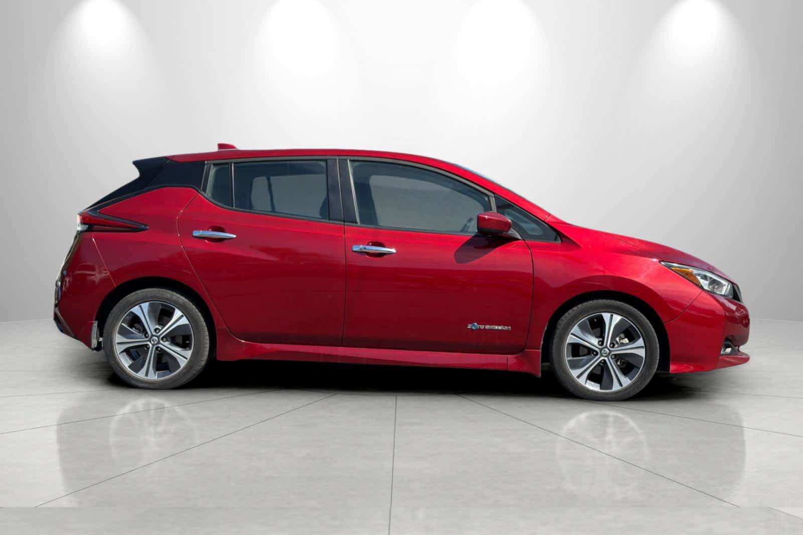 Used 2018 Nissan Leaf SV w/ SV Technology Package FWD image 8