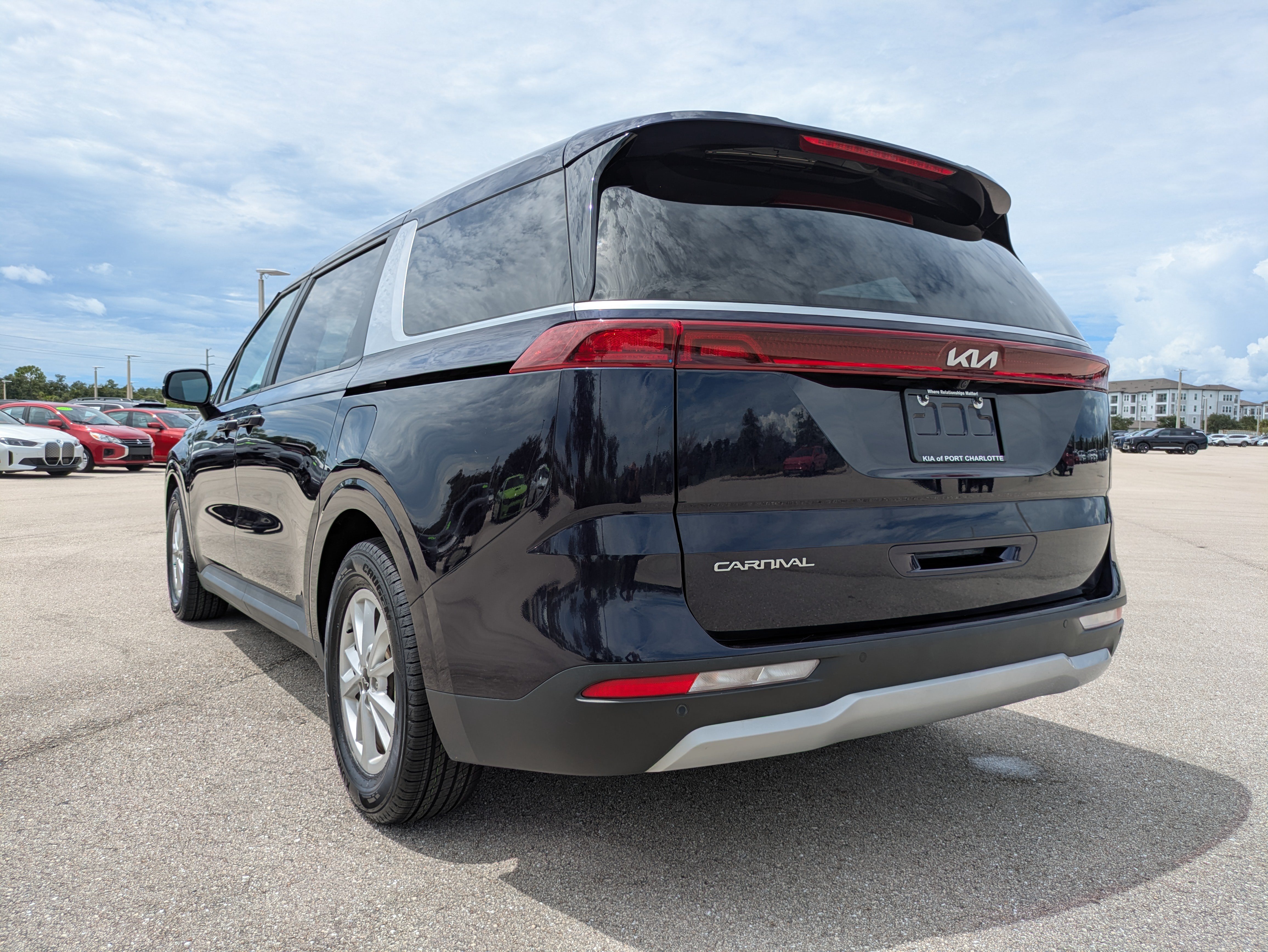 Certified 2024 Kia Carnival LX FWD image 6