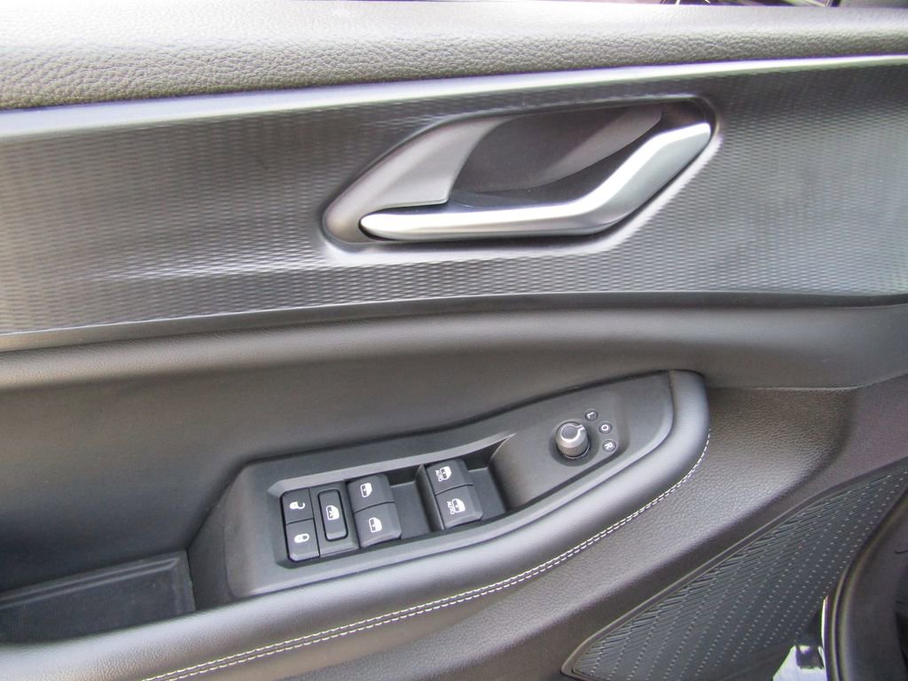 Used 2024 Jeep Grand Cherokee L Altitude AWD/4WD image 23