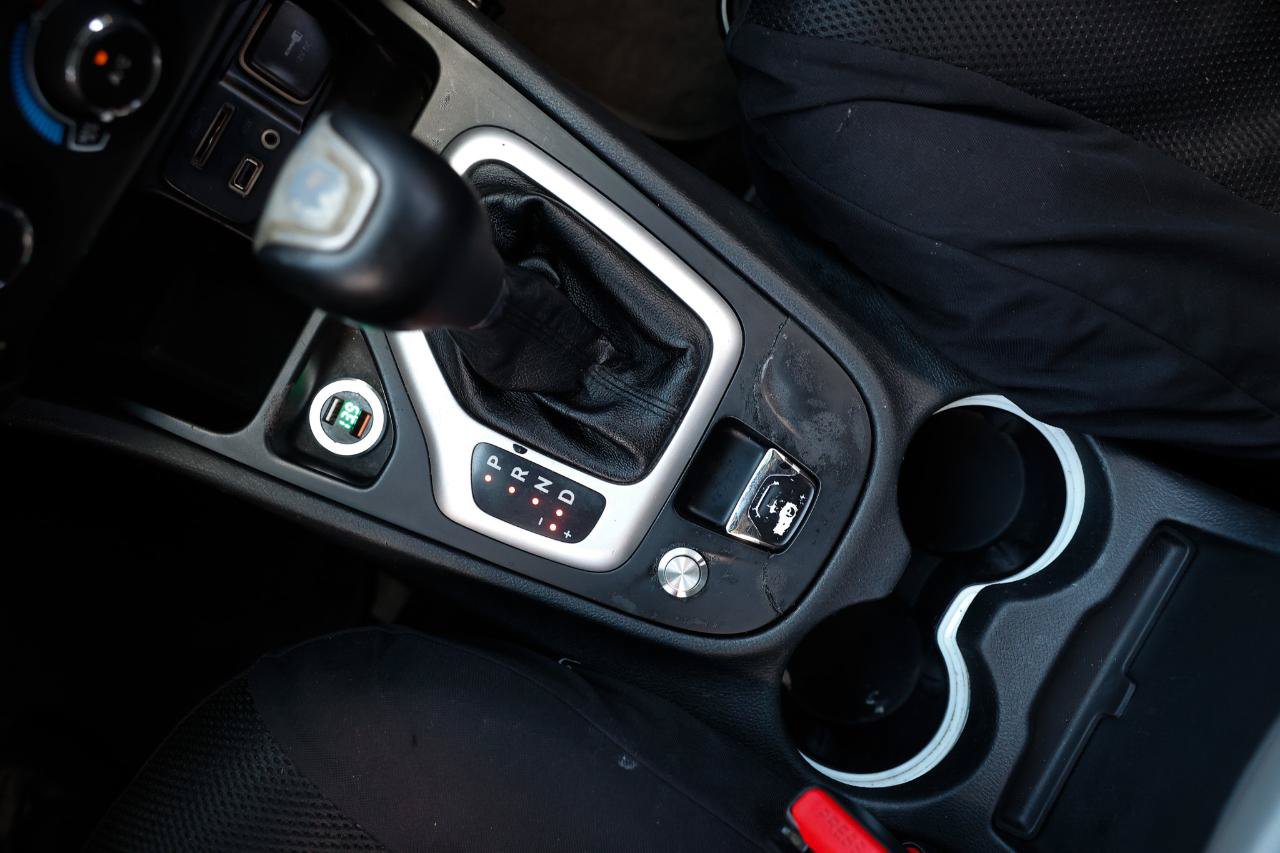Used 2014 Jeep Cherokee Sport FWD image 35