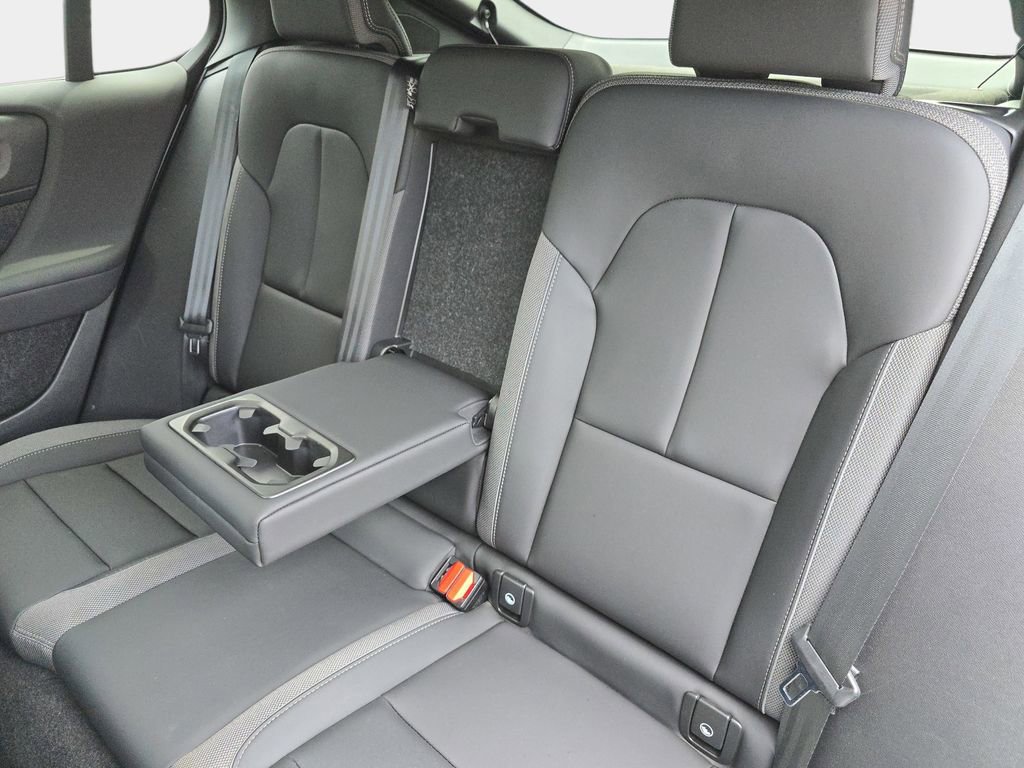 Used 2023 Volvo C40 Recharge Core w/ Protection Package Premier AWD/4WD image 17