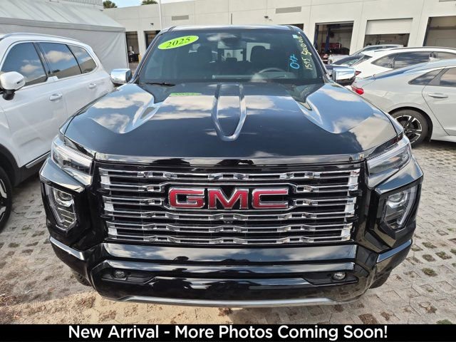 Used 2025 GMC Canyon Denali image 2