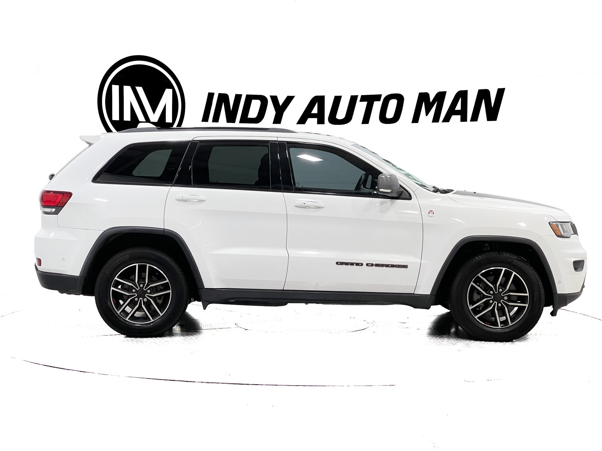 Used 2019 Jeep Grand Cherokee Trailhawk AWD/4WD image 3