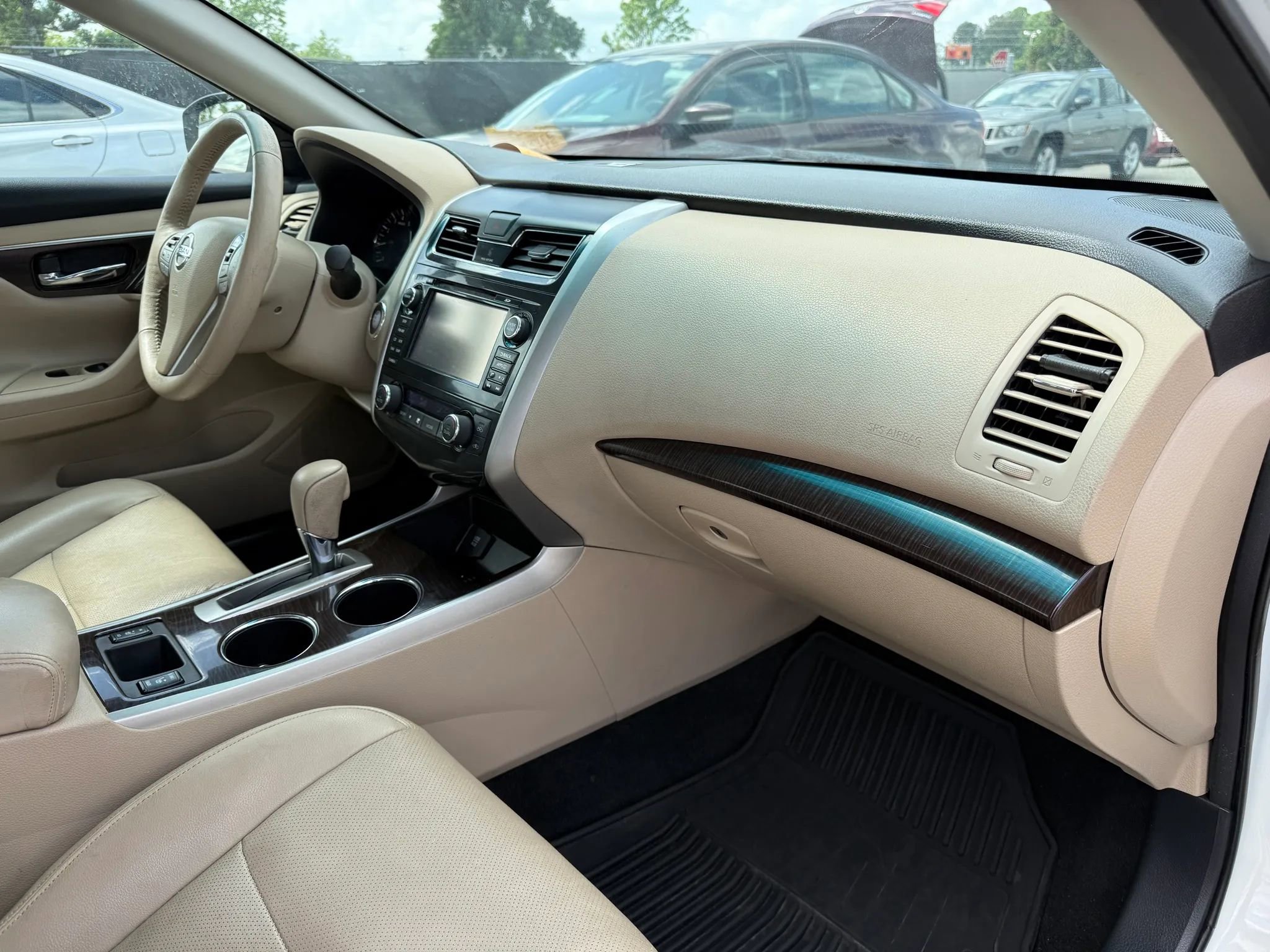 Used 2015 Nissan Altima 2.5 SL w/ Technology Package FWD image 19