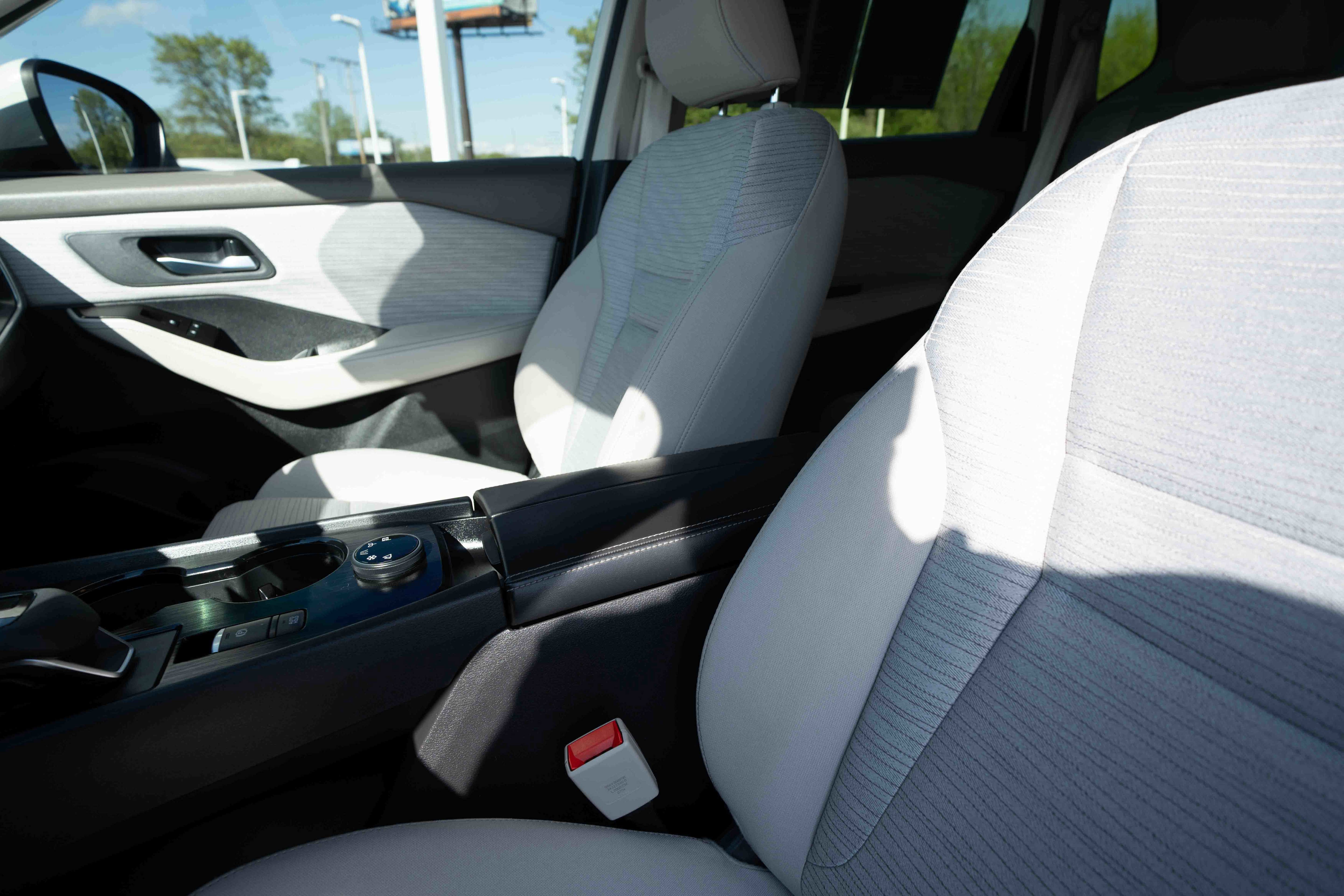 Used 2023 Nissan Rogue SV AWD/4WD image 10