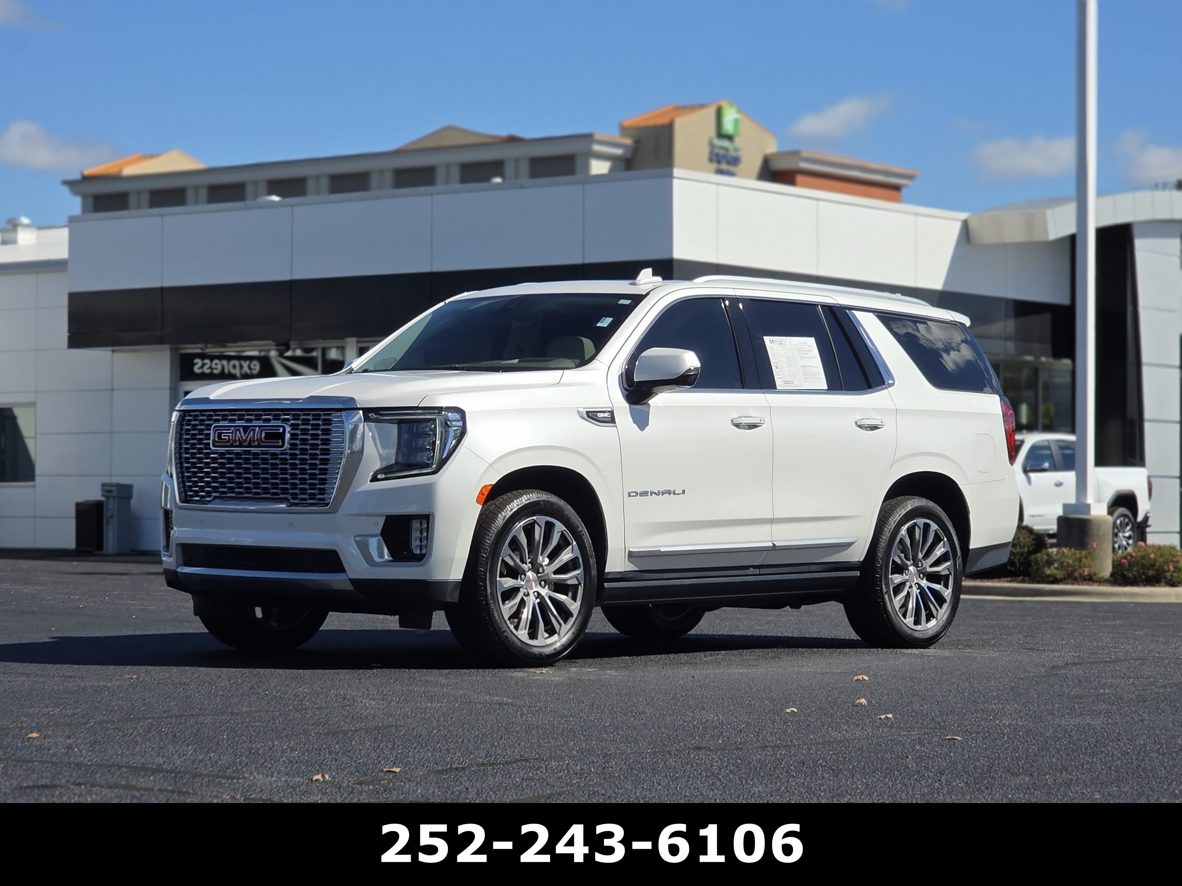 Used 2021 GMC Yukon Denali w/ Denali Premium Package AWD/4WD image 3