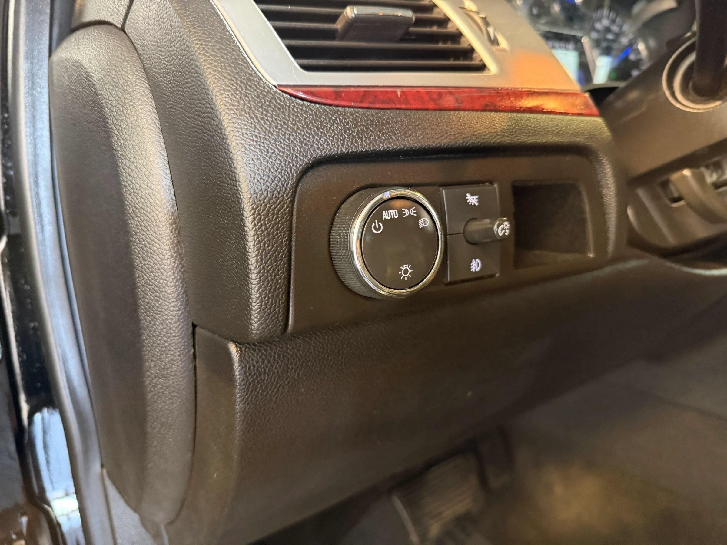 Used 2008 Cadillac Escalade AWD image 11