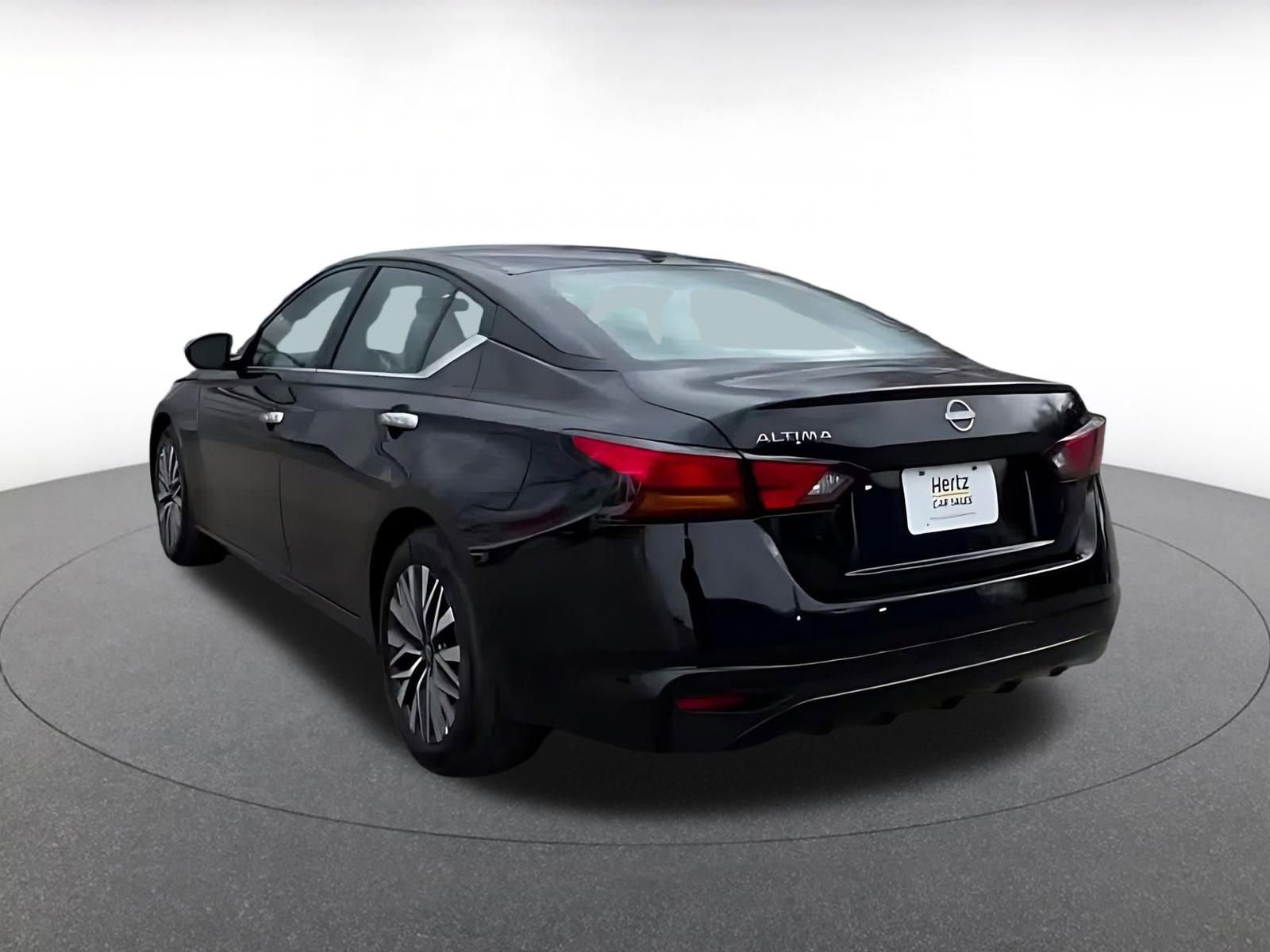 Used 2025 Nissan Altima 2.5 SV image 11