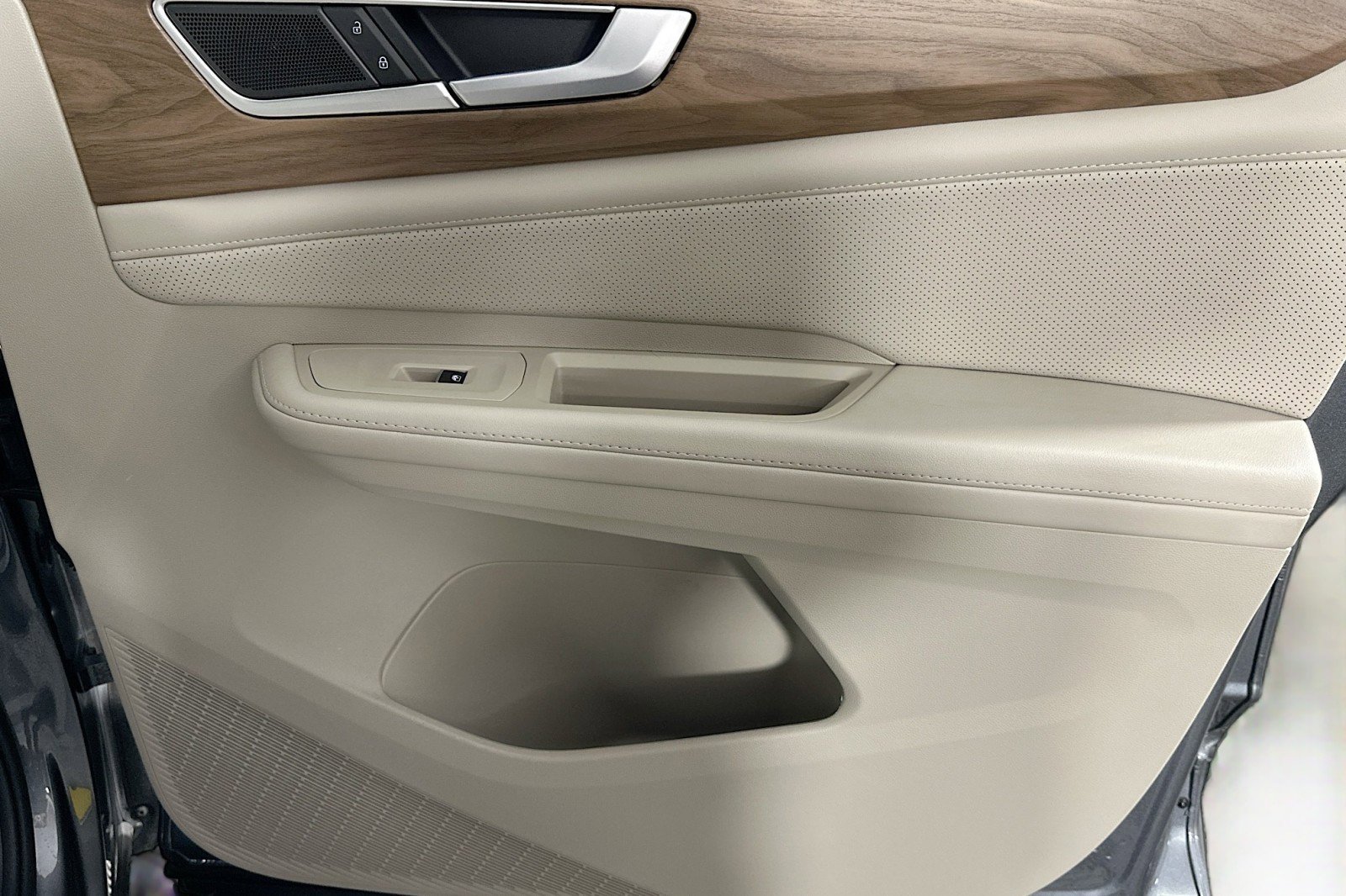 Used 2024 Volkswagen Atlas SE image 24