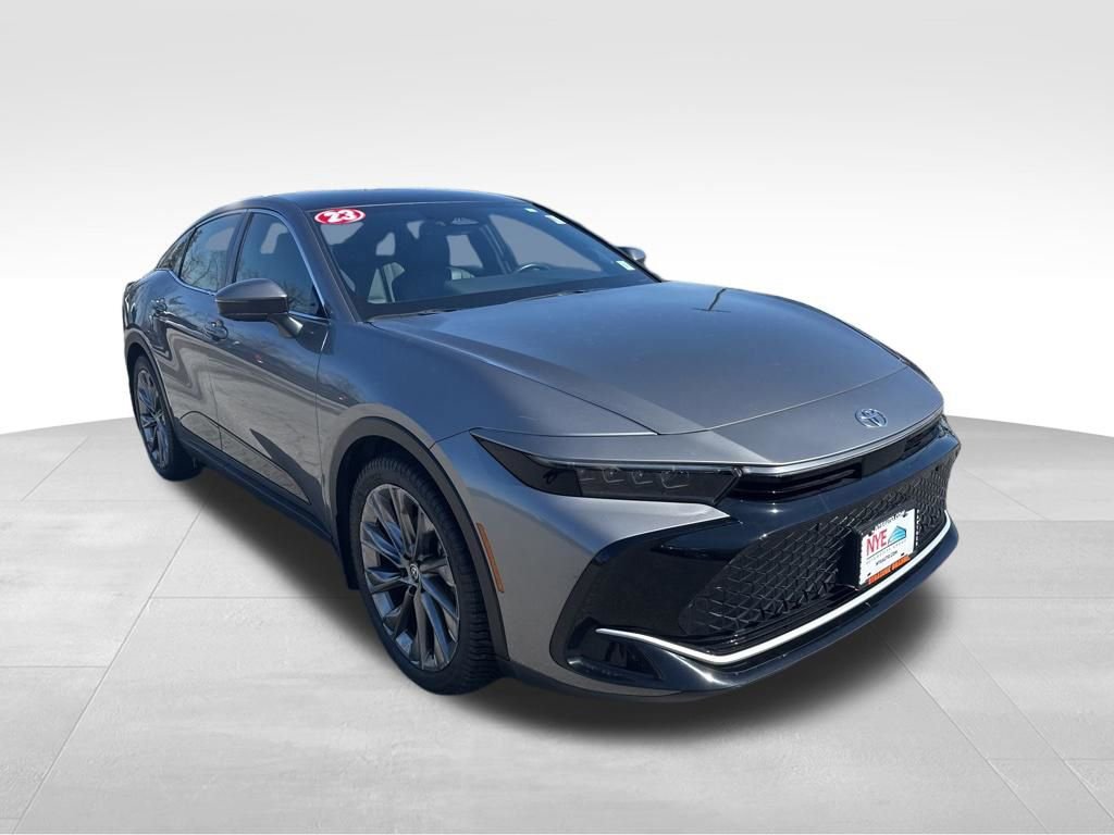 Used 2023 Toyota Crown Limited w/ Advanced Technology Package image 8