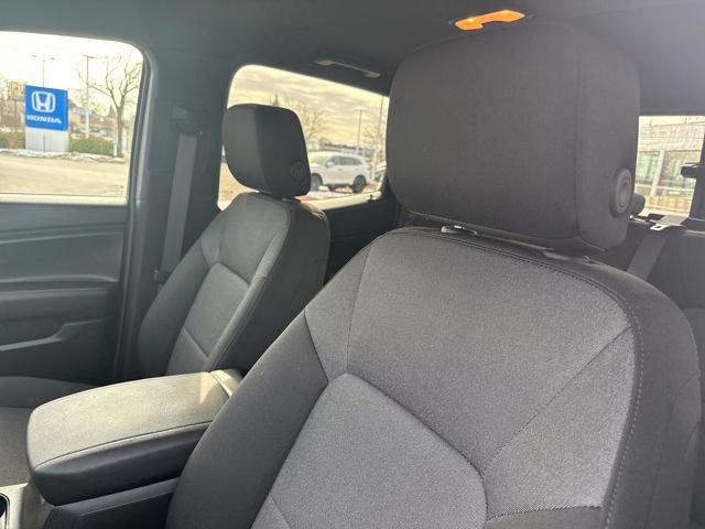 Used 2025 Chevrolet Colorado W/T w/ Advanced Trailering Package AWD/4WD image 12