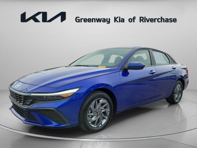 Used 2024 Hyundai Elantra SEL image 3