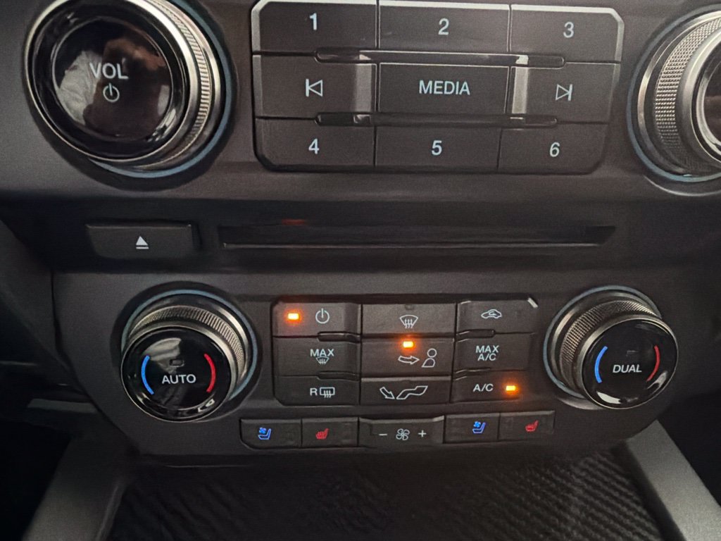 Used 2018 Ford F150 Raptor w/ Equipment Group 802A Luxury AWD/4WD image 21
