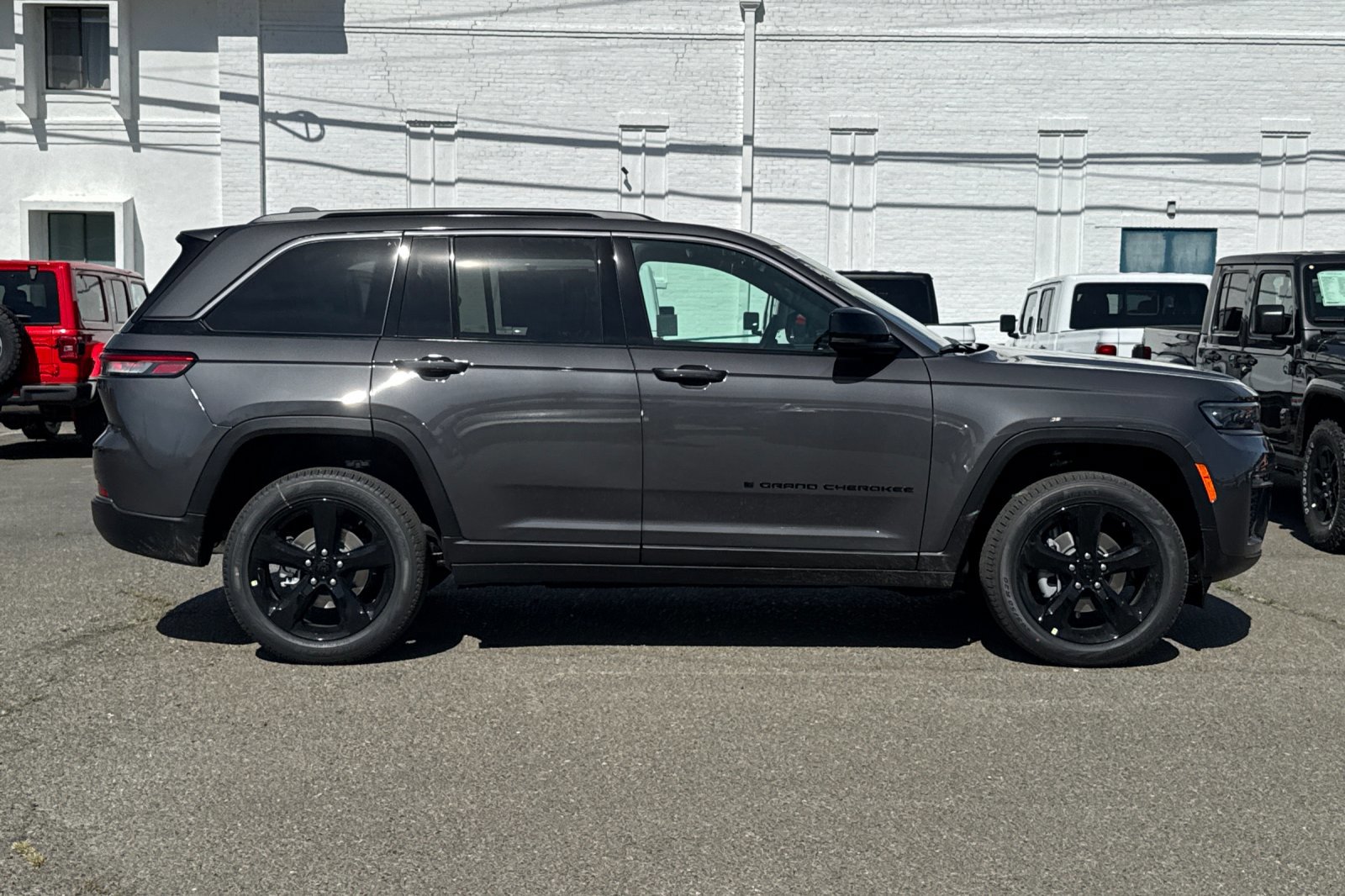 New 2026 Jeep Grand Cherokee Limited image 2