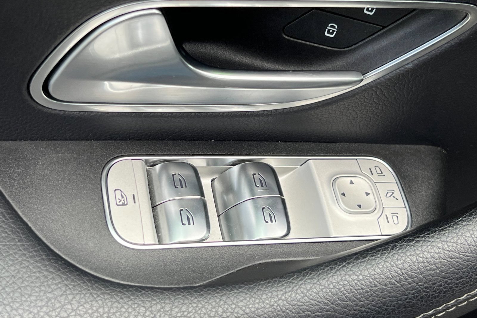 Used 2025 Mercedes-Benz GLS 450 4MATIC image 16