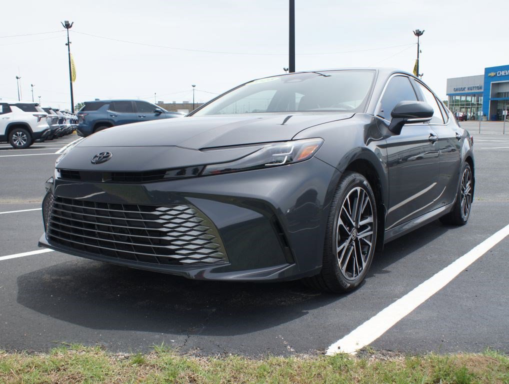 Used 2025 Toyota Camry XLE AWD/4WD image 1