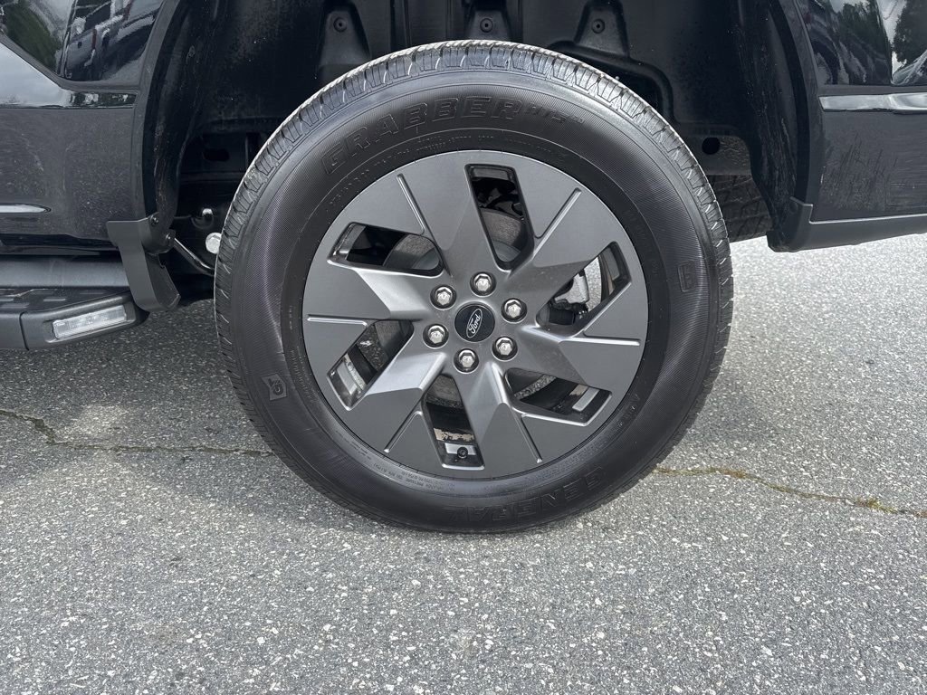 Used 2023 Ford F150 Lightning Lariat image 31