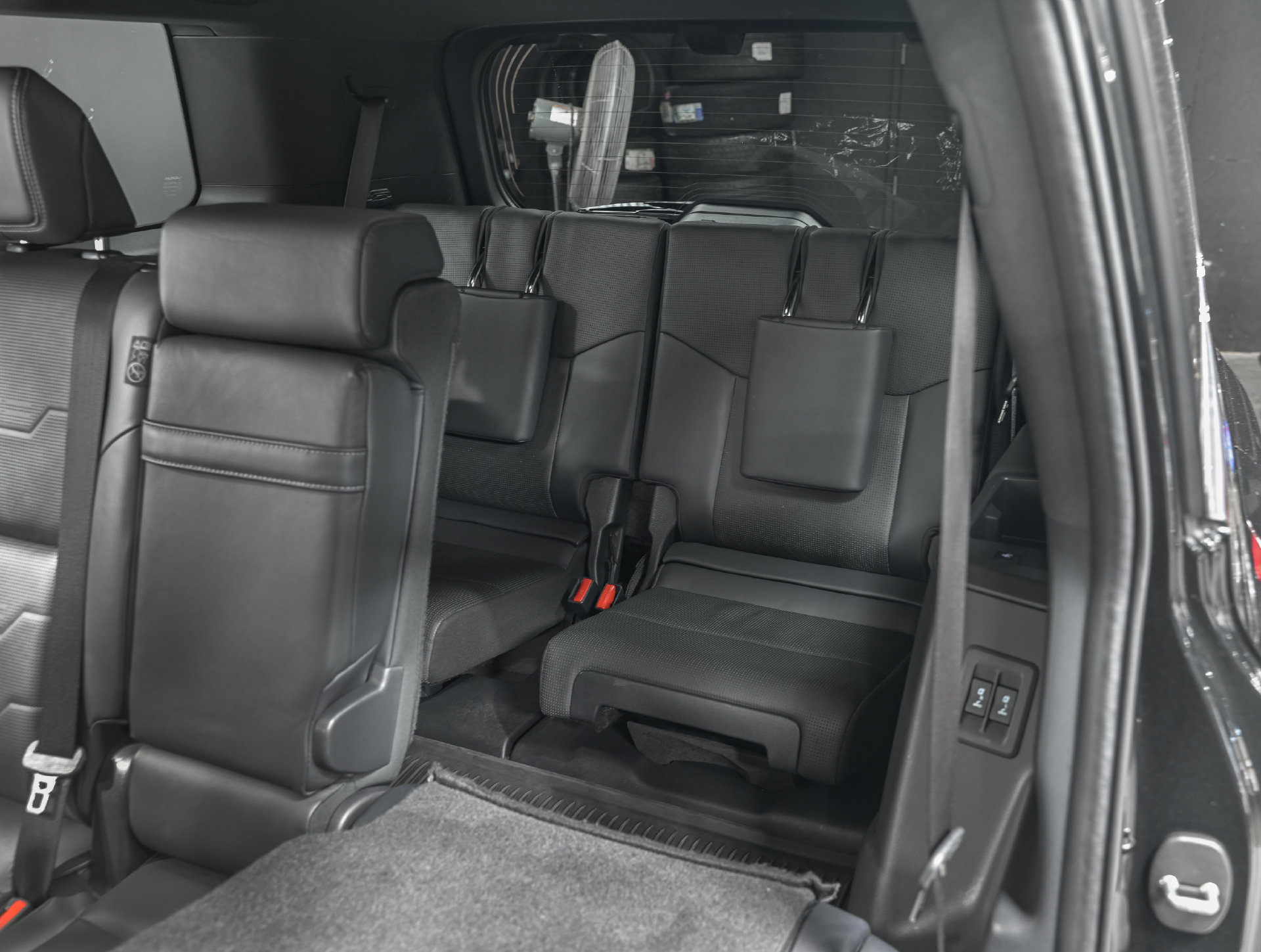 Used 2025 Lexus GX 550 w/ Accessory Package (2T) AWD/4WD image 29