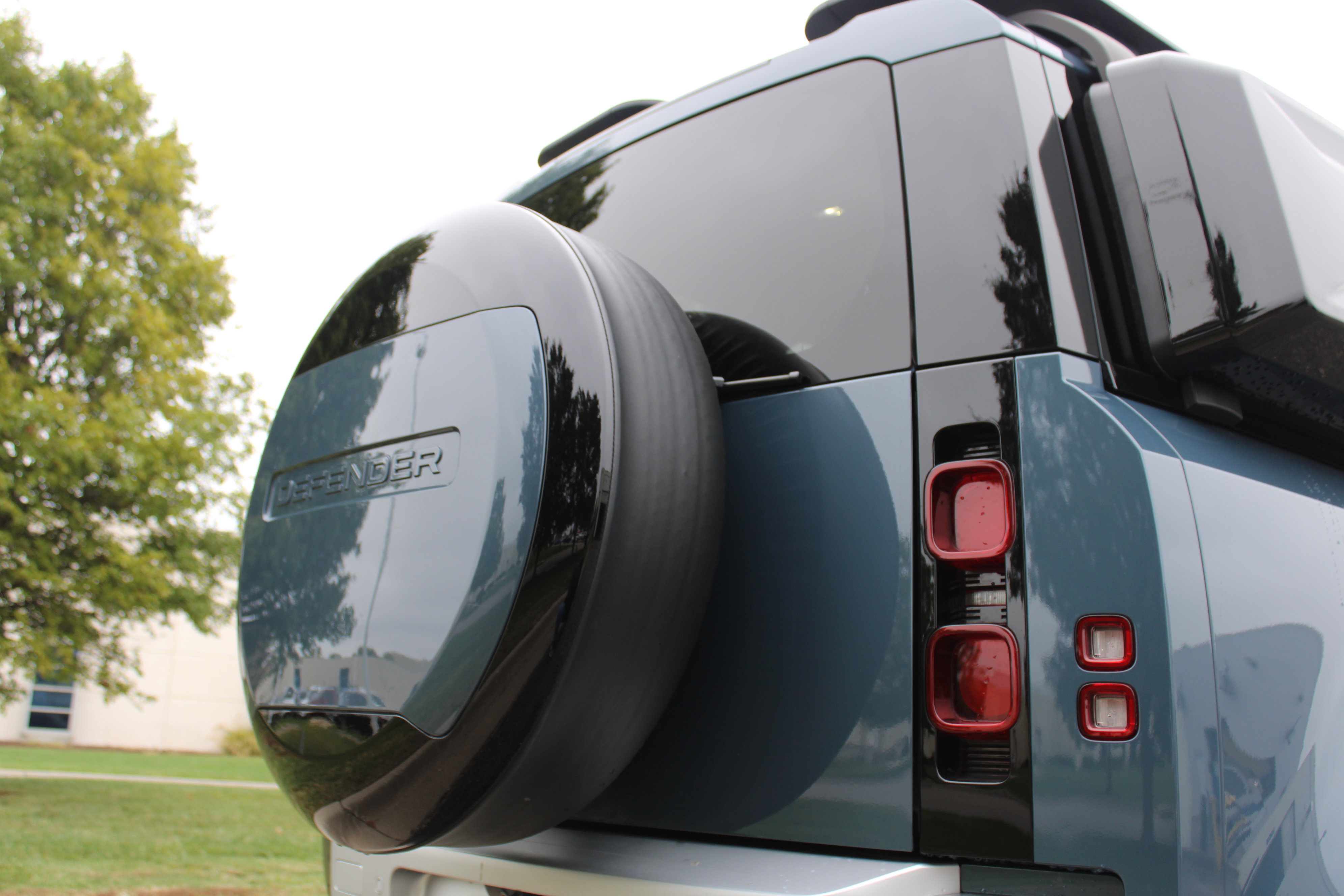 Used 2024 Land Rover Defender 110 S image 75