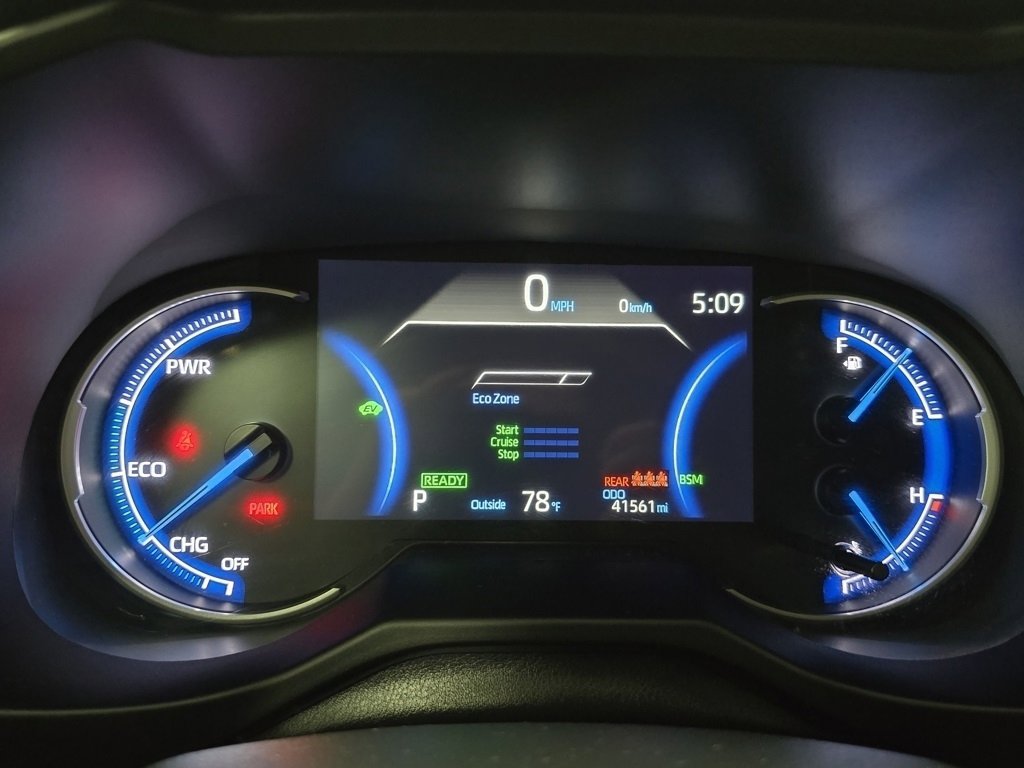 Used 2024 Toyota RAV4 LE image 27