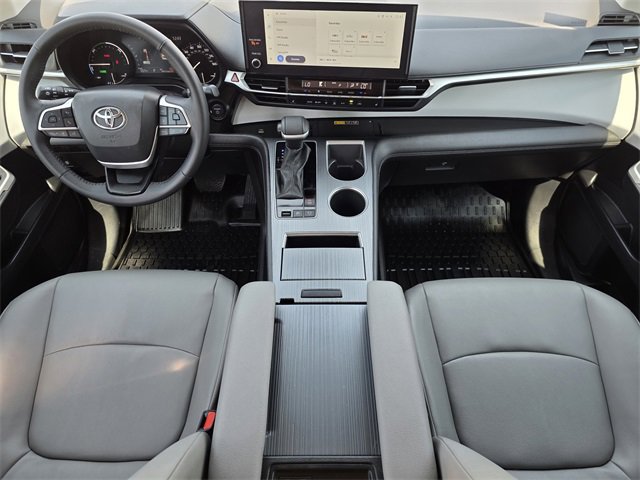 Used 2025 Toyota Sienna XLE image 20