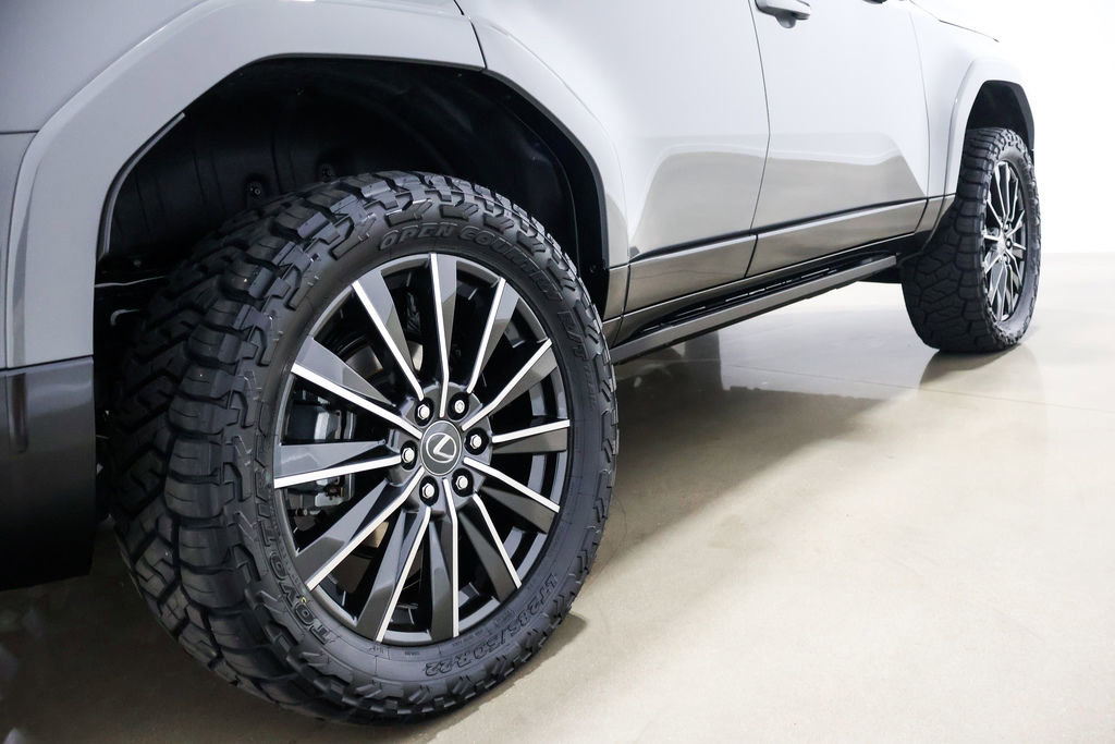 Used 2026 Lexus GX 550 w/ Accessory Package (2T) AWD/4WD image 26