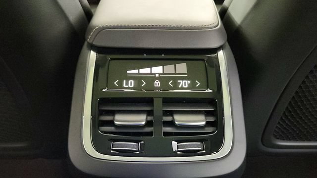 Used 2023 Volvo XC60 B5 Ultimate FWD image 31