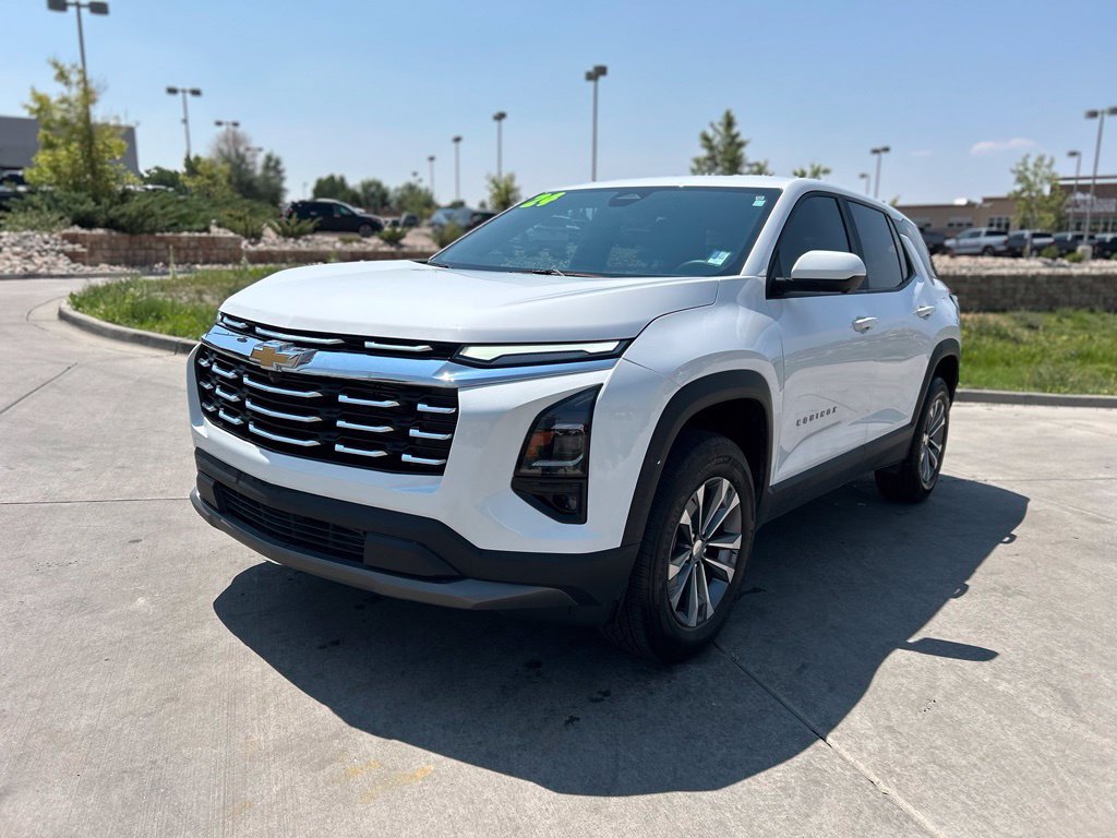 Used 2025 Chevrolet Equinox LT w/ Safety and Technology Package FWD image 3