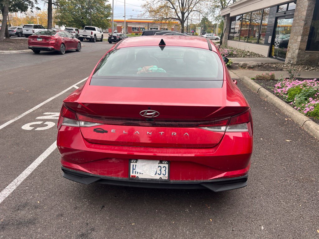 Used 2021 Hyundai Elantra SEL w/ Convenience Package FWD image 5