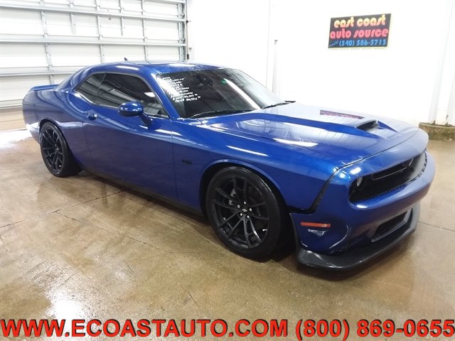 Used 2022 Dodge Challenger R/T RWD image 1
