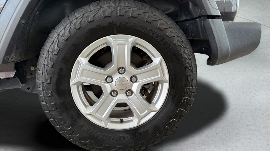 Used 2020 Jeep Wrangler Sport AWD/4WD image 24