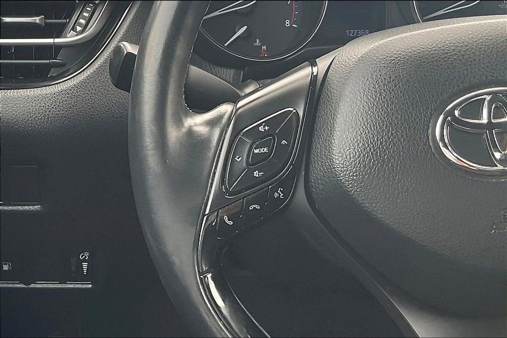 Used 2018 Toyota C-HR XLE FWD image 11