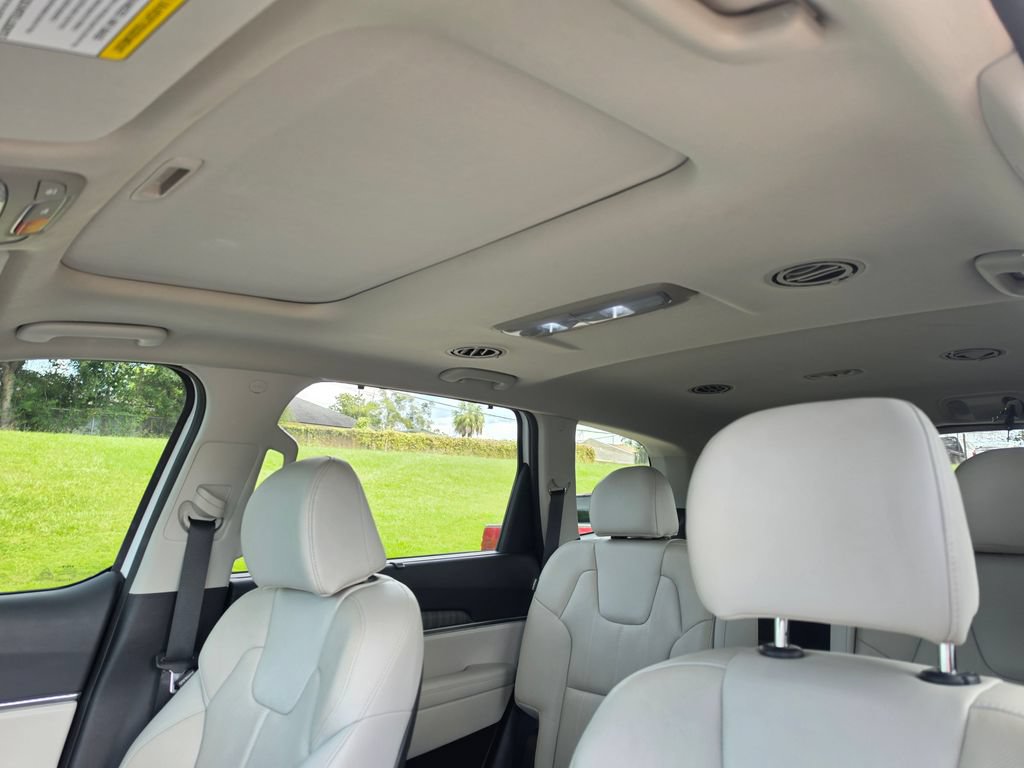 Used 2024 Kia Telluride EX w/ EX Captain's Chair Package FWD image 32