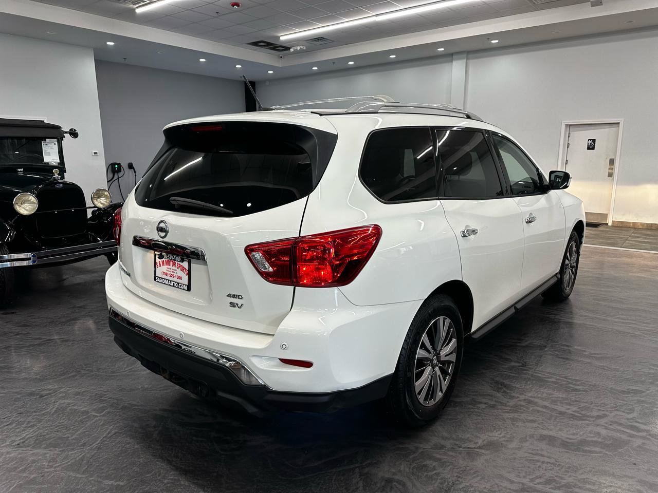 Used 2018 Nissan Pathfinder SV w/ SV Tech Package AWD/4WD image 5