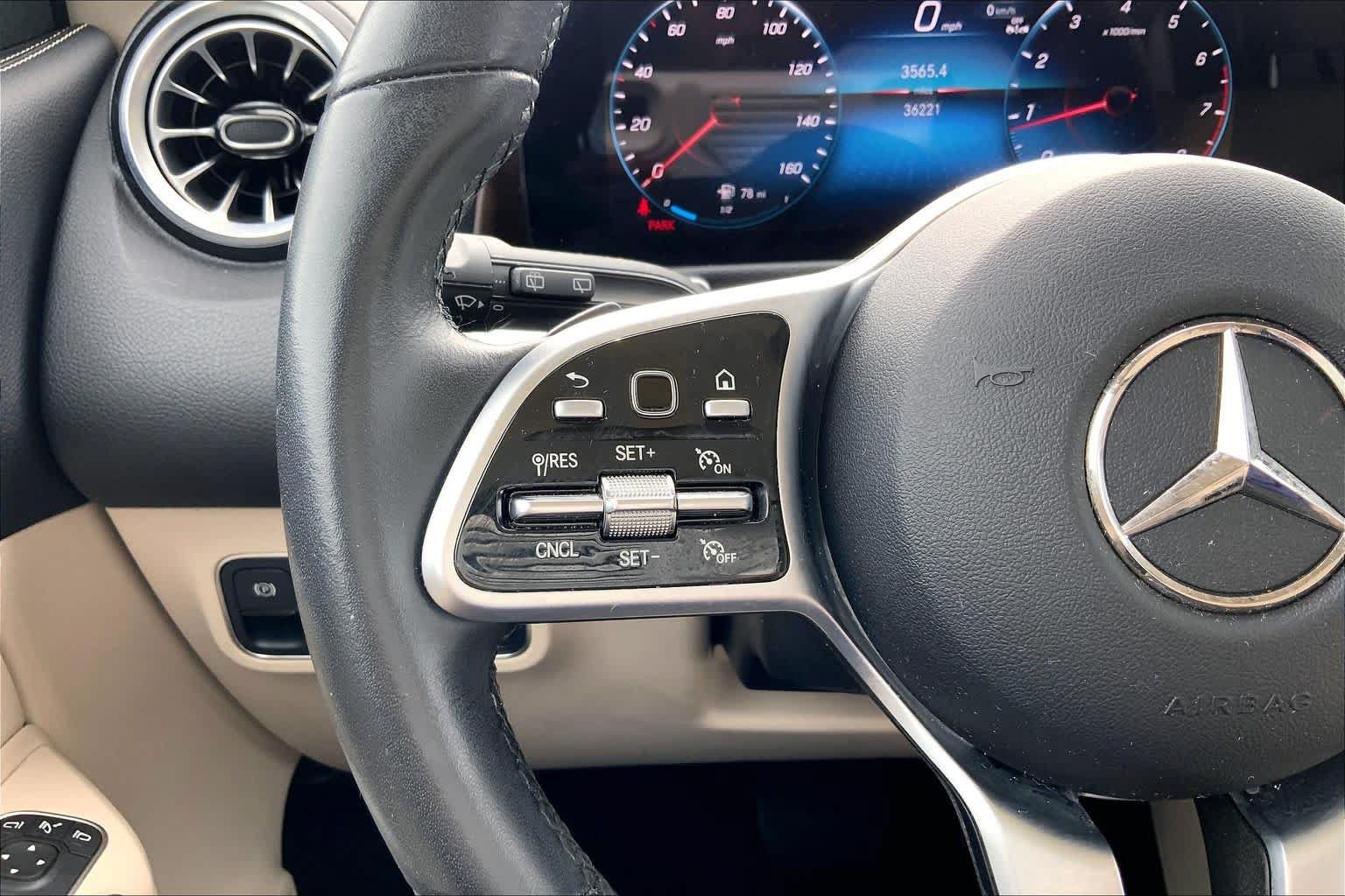 Used 2023 Mercedes-Benz GLB 250 image 24