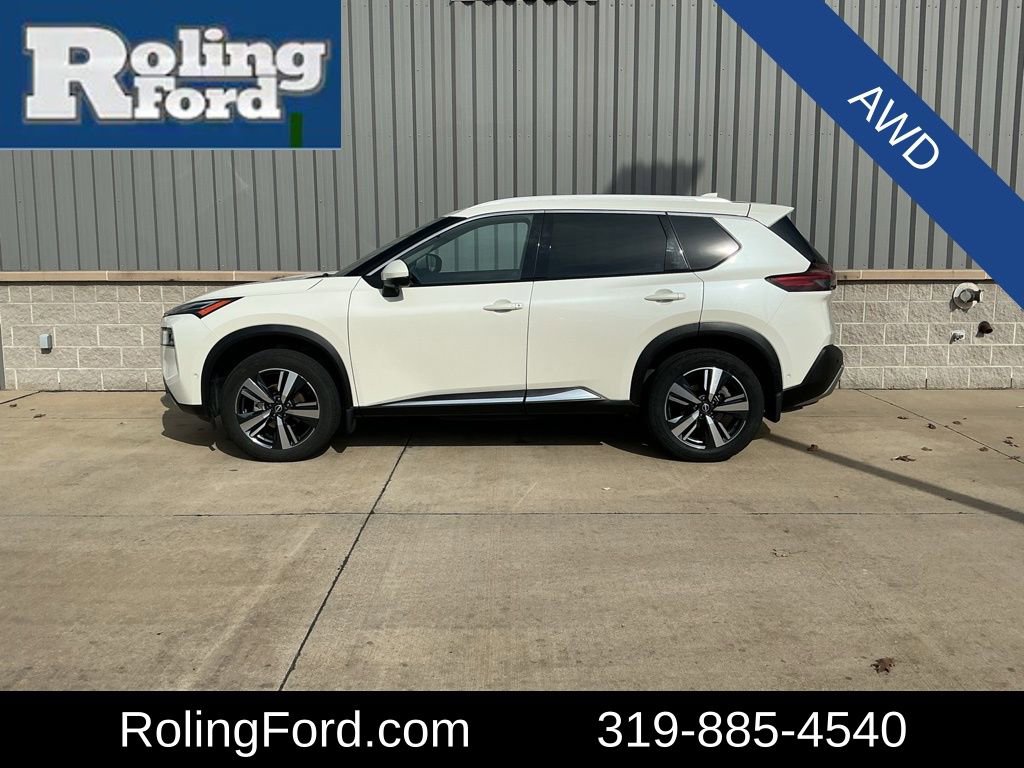 Used 2023 Nissan Rogue Platinum image 2