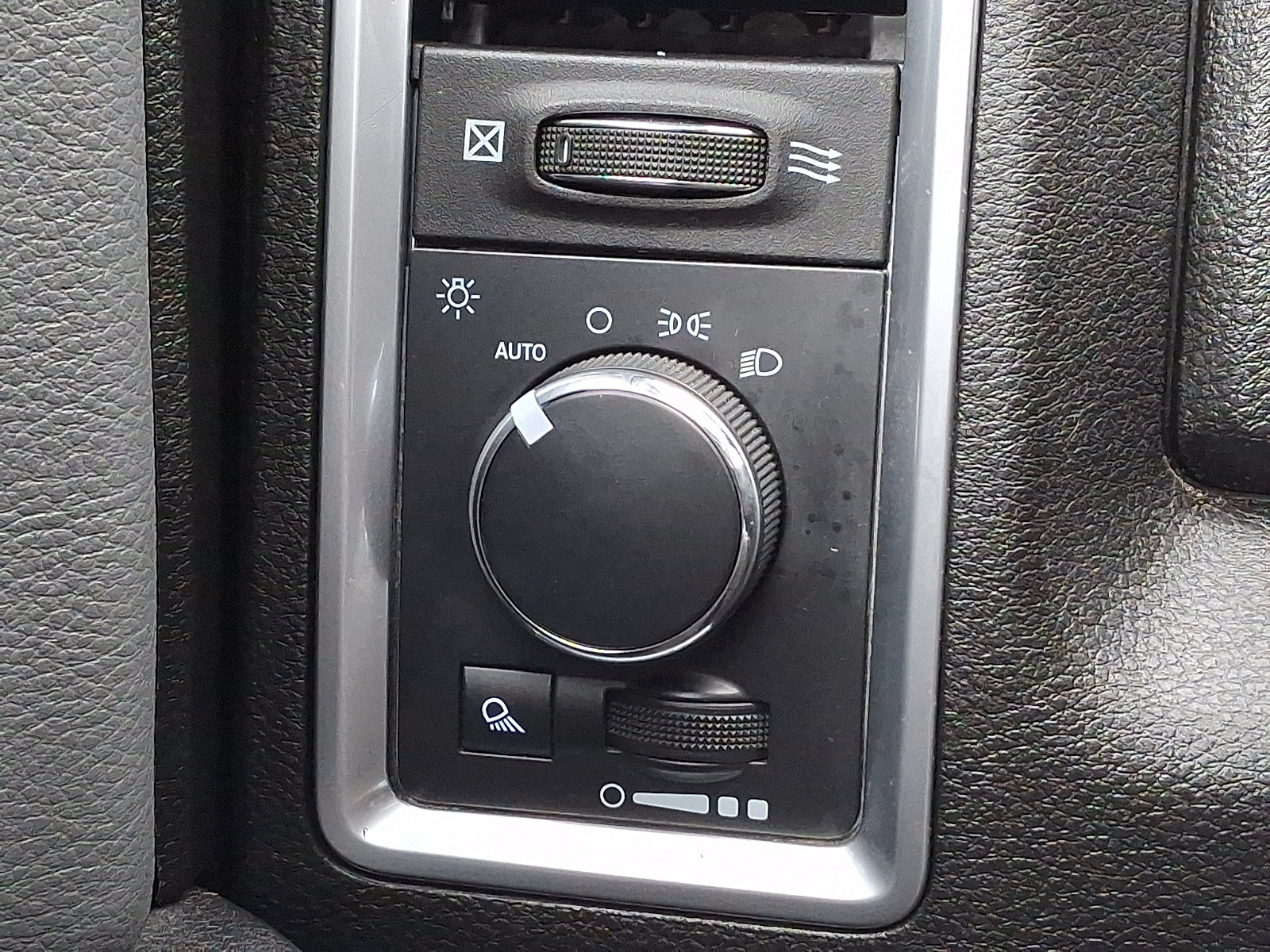 Used 2024 RAM 1500 Classic SLT AWD/4WD image 25