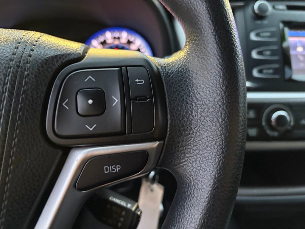 Used 2015 Toyota Highlander LE image 23