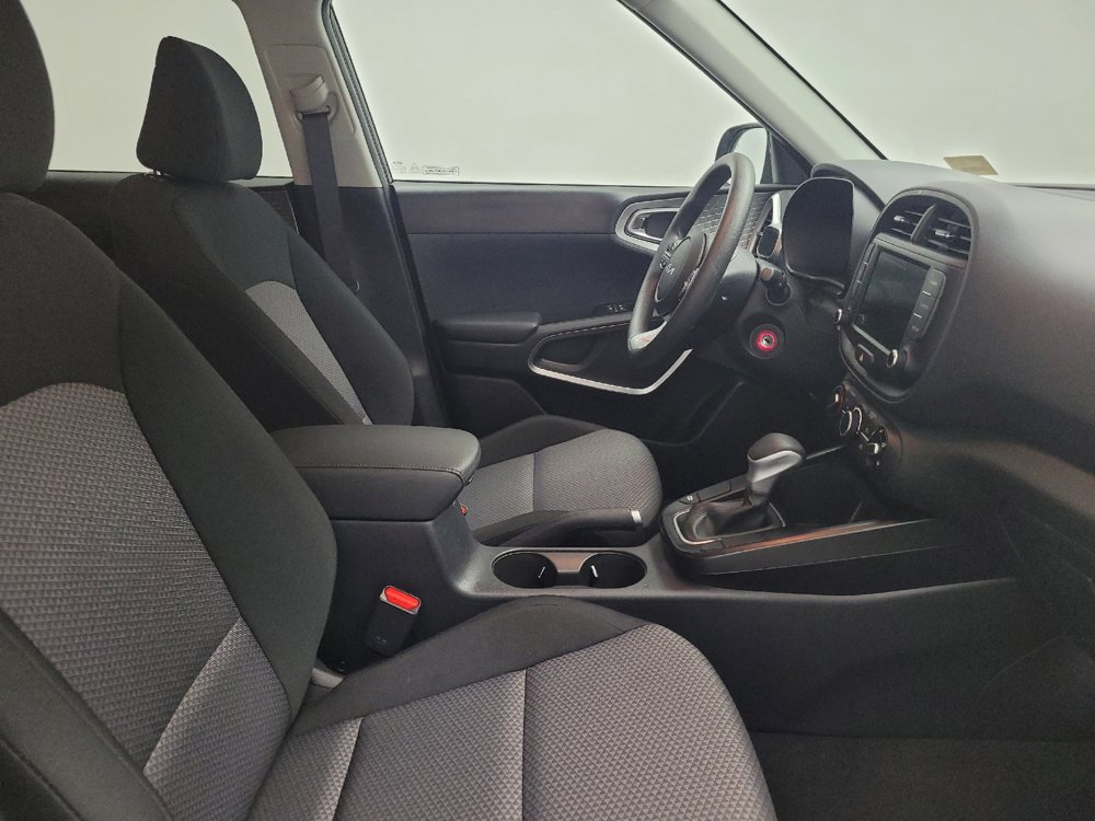Used 2025 Kia Soul LX FWD image 21