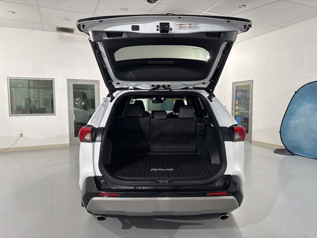 Used 2025 Toyota RAV4 XSE w/ Weather Package AWD/4WD image 13