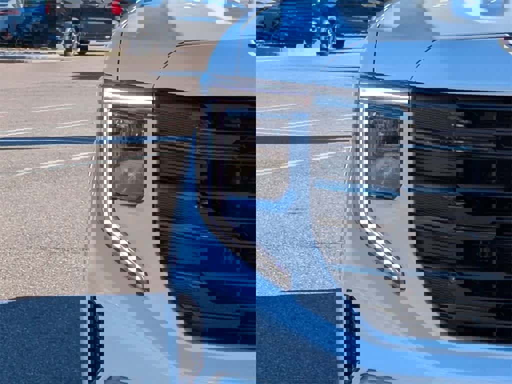 Used 2025 GMC Sierra 1500 Elevation w/ Preferred Package image 9