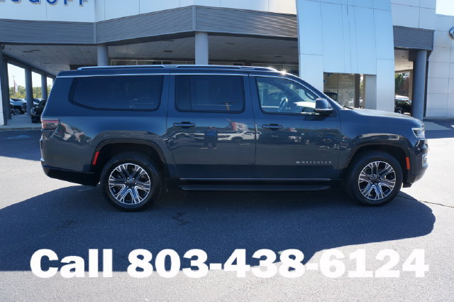 Used 2024 Jeep Wagoneer L Series II RWD image 2