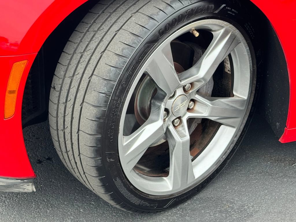 Used 2018 Chevrolet Camaro SS RWD image 9