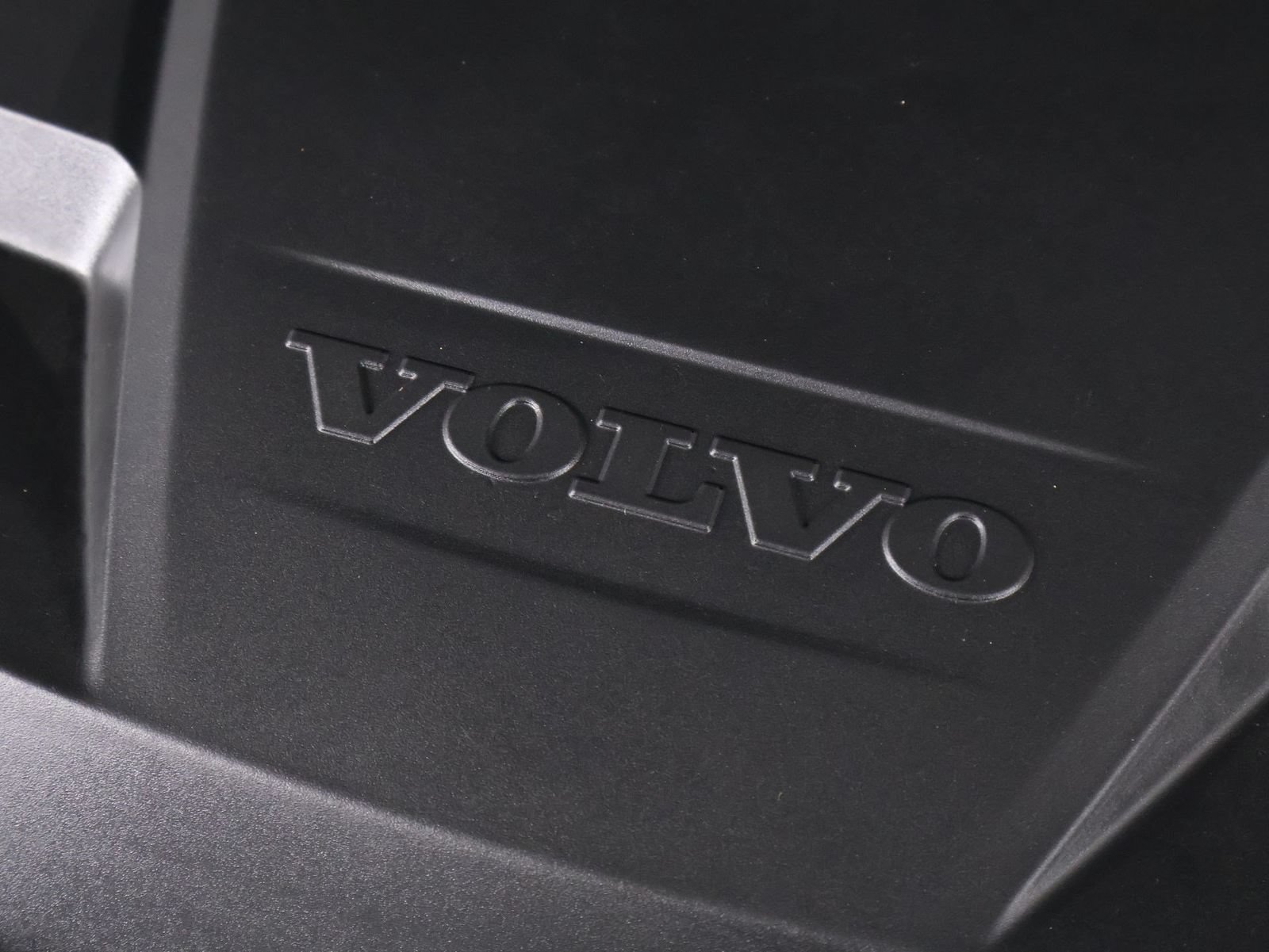 Certified 2024 Volvo XC60 T8 Plus w/ Climate Package AWD/4WD image 25