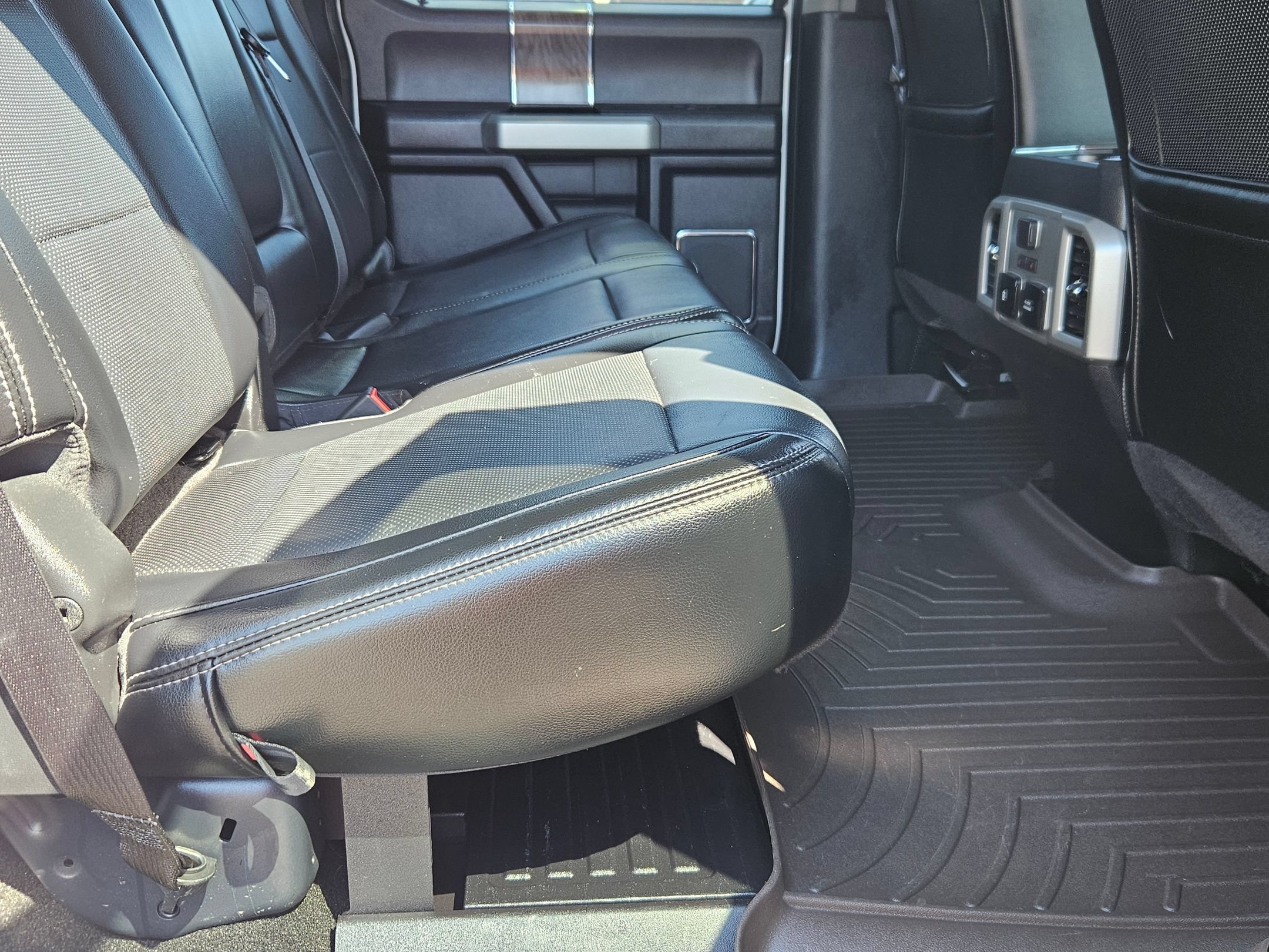 Used 2019 Ford F350 Lariat w/ Lariat Ultimate Package AWD/4WD image 28